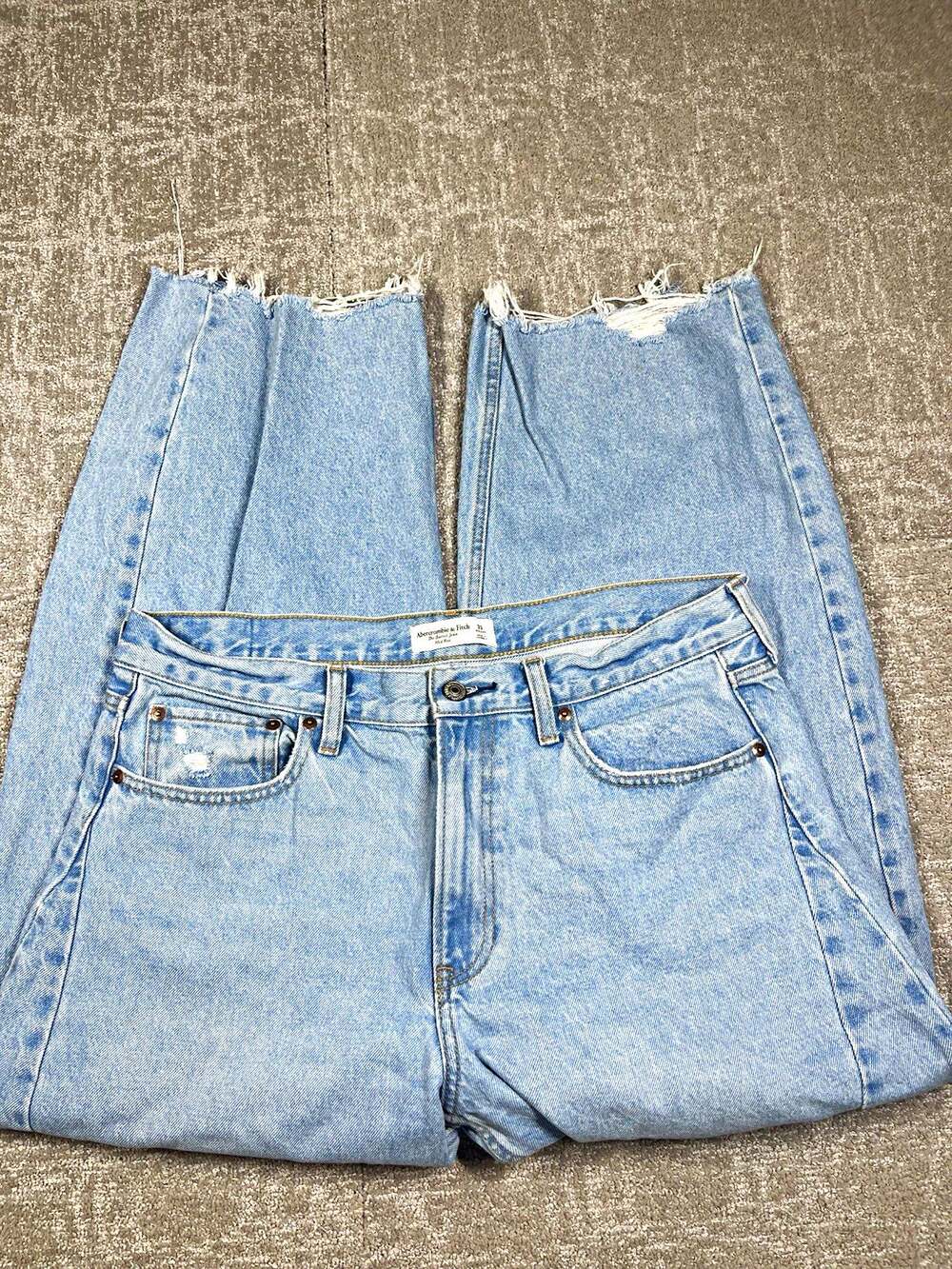 Abercrombie & Fitch The Barrel Jean Womens Barrel Light Wash Distressed Sz 31